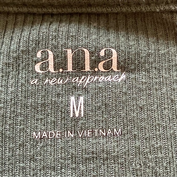 a.n.a Forest Green V-Neck Henley | Y2K - Picture 2 of 7